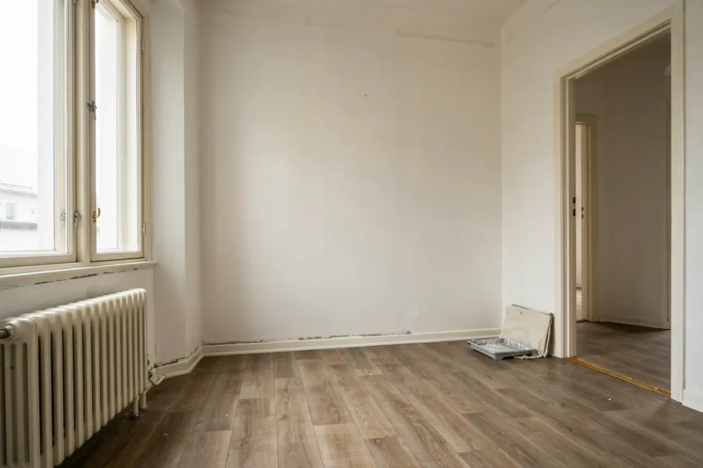renovera l genhet i kristianstad med m lning och laminatgolv
